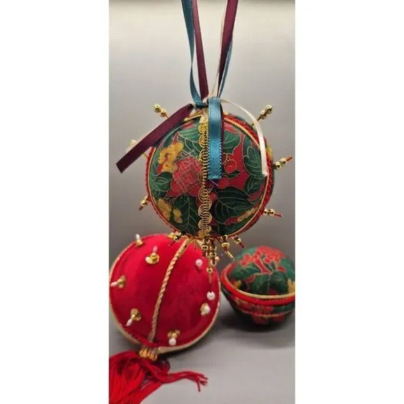 Lot of 4 Vintage Handmade Push Pin Beaded Ball Christmas Tree Ornaments - Picture 3 of 10